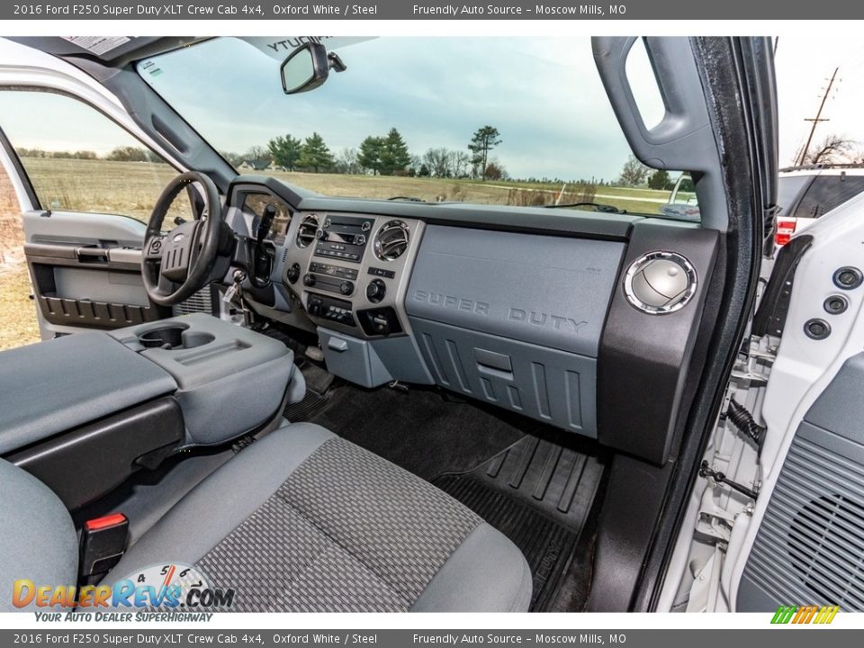 2016 Ford F250 Super Duty XLT Crew Cab 4x4 Oxford White / Steel Photo #29