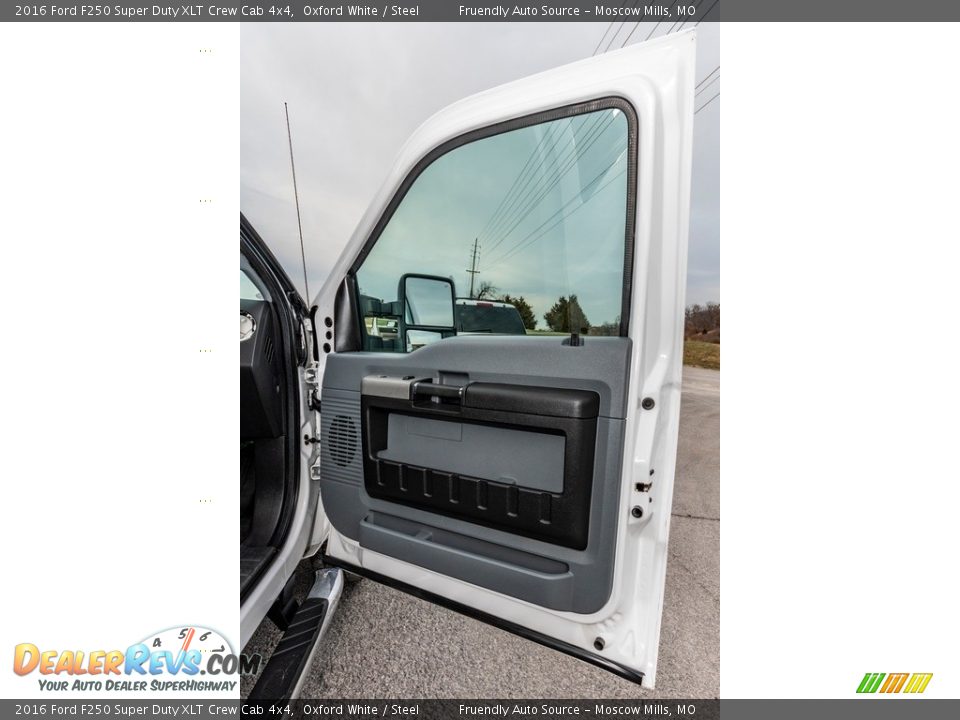 2016 Ford F250 Super Duty XLT Crew Cab 4x4 Oxford White / Steel Photo #30