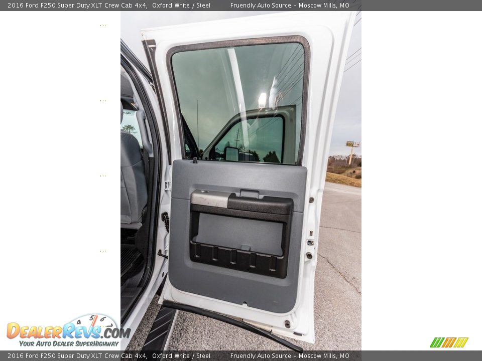 2016 Ford F250 Super Duty XLT Crew Cab 4x4 Oxford White / Steel Photo #31