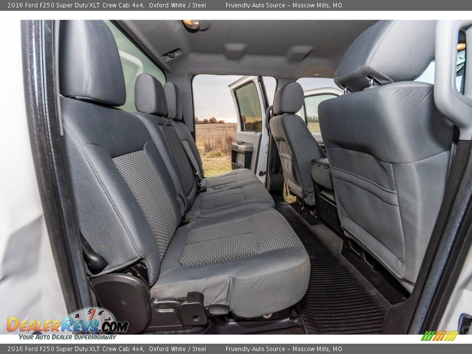 2016 Ford F250 Super Duty XLT Crew Cab 4x4 Oxford White / Steel Photo #32