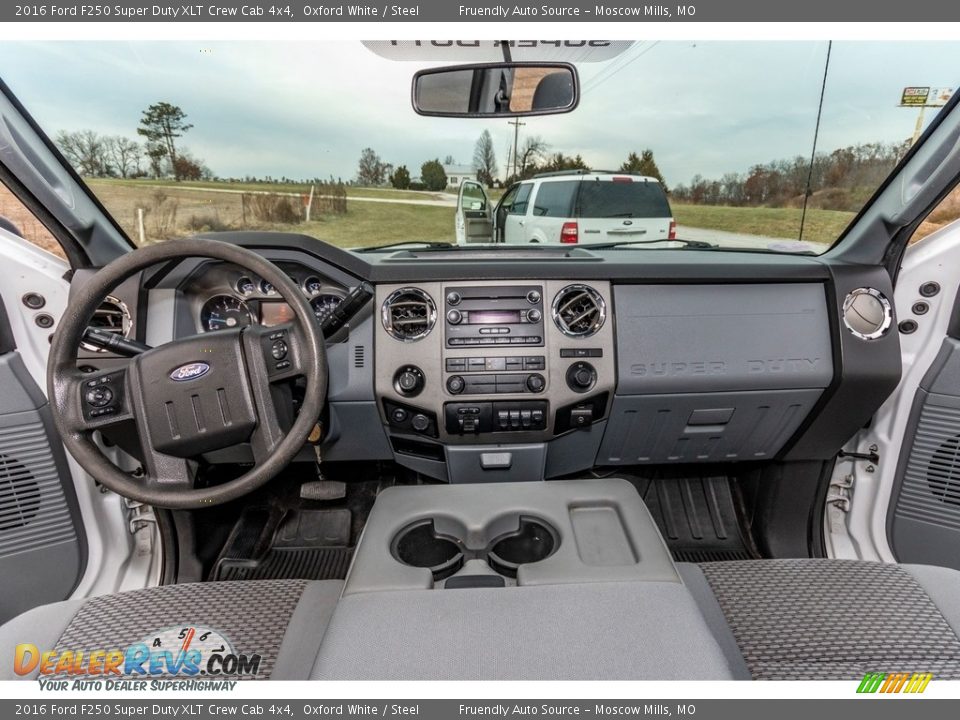 2016 Ford F250 Super Duty XLT Crew Cab 4x4 Oxford White / Steel Photo #33