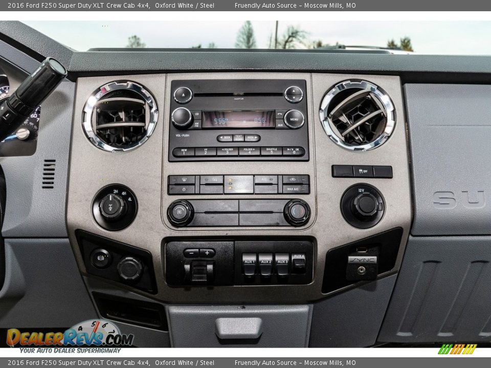 2016 Ford F250 Super Duty XLT Crew Cab 4x4 Oxford White / Steel Photo #34