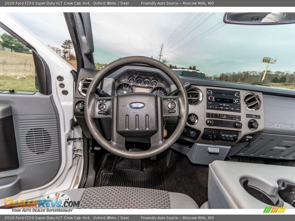 2016 Ford F250 Super Duty XLT Crew Cab 4x4 Oxford White / Steel Photo #35