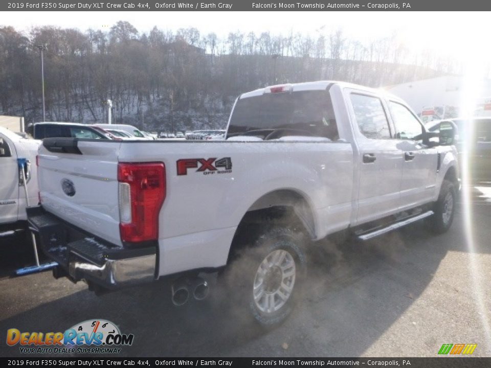 2019 Ford F350 Super Duty XLT Crew Cab 4x4 Oxford White / Earth Gray Photo #2