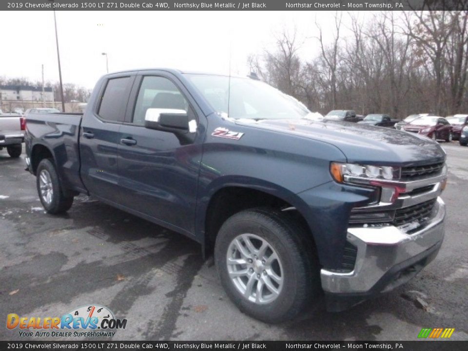 Front 3/4 View of 2019 Chevrolet Silverado 1500 LT Z71 Double Cab 4WD Photo #6