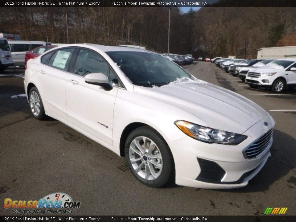 Front 3/4 View of 2019 Ford Fusion Hybrid SE Photo #3