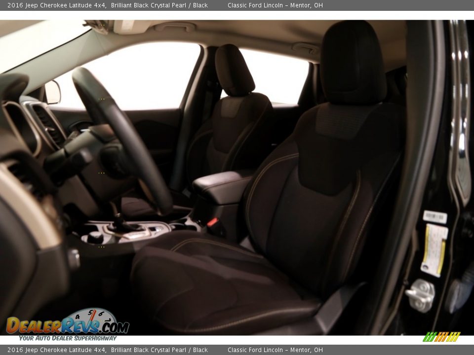 2016 Jeep Cherokee Latitude 4x4 Brilliant Black Crystal Pearl / Black Photo #5