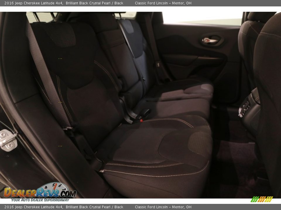 2016 Jeep Cherokee Latitude 4x4 Brilliant Black Crystal Pearl / Black Photo #14