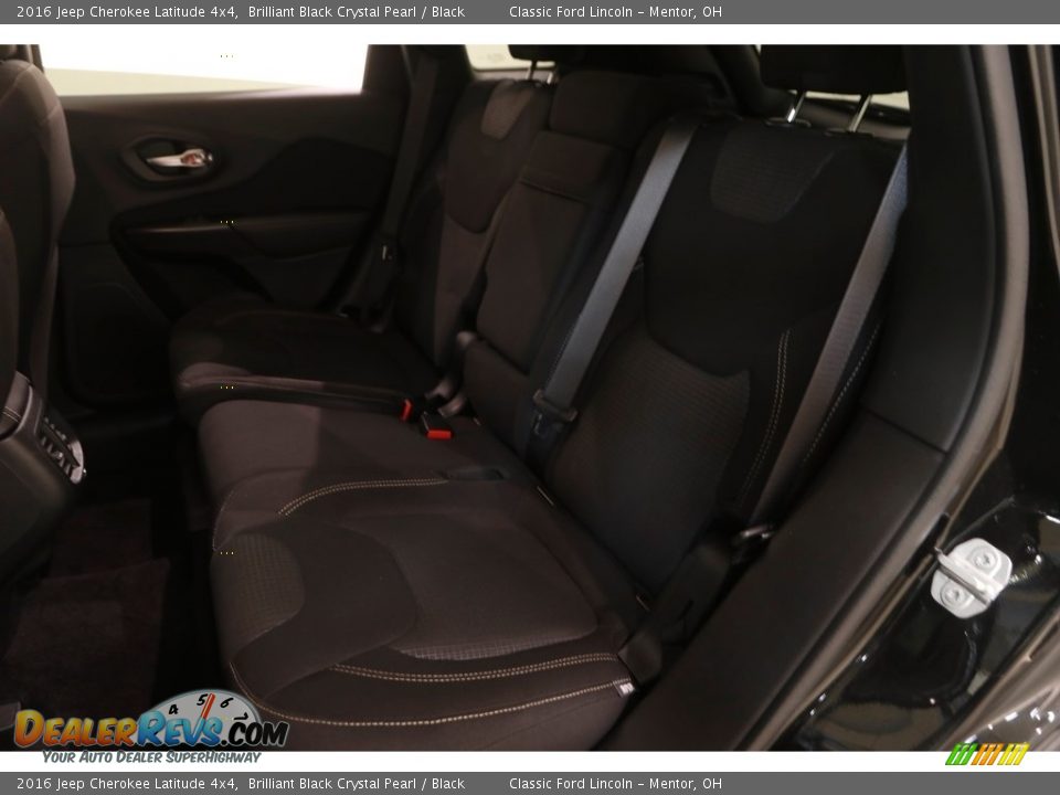 2016 Jeep Cherokee Latitude 4x4 Brilliant Black Crystal Pearl / Black Photo #15