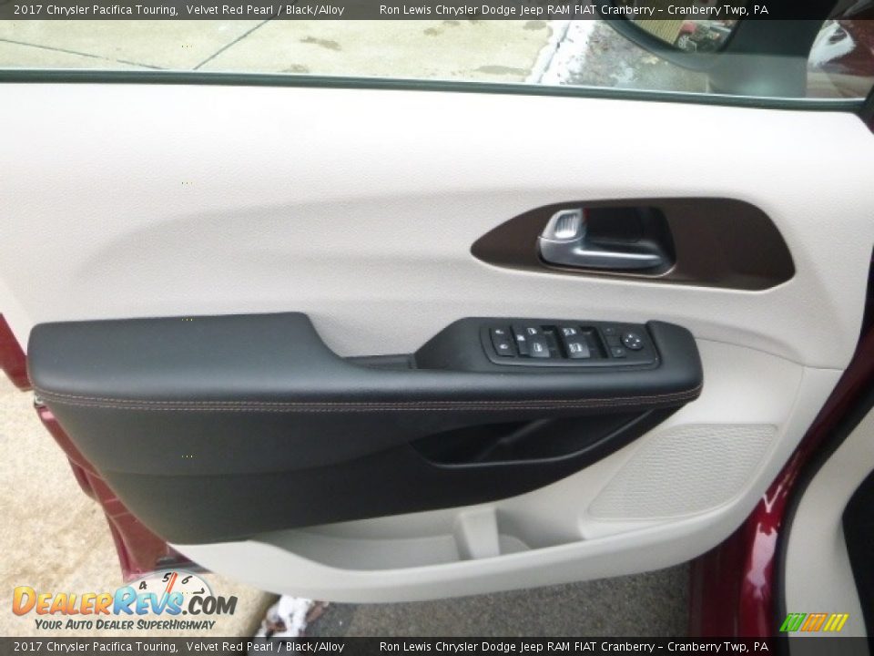 2017 Chrysler Pacifica Touring Velvet Red Pearl / Black/Alloy Photo #14