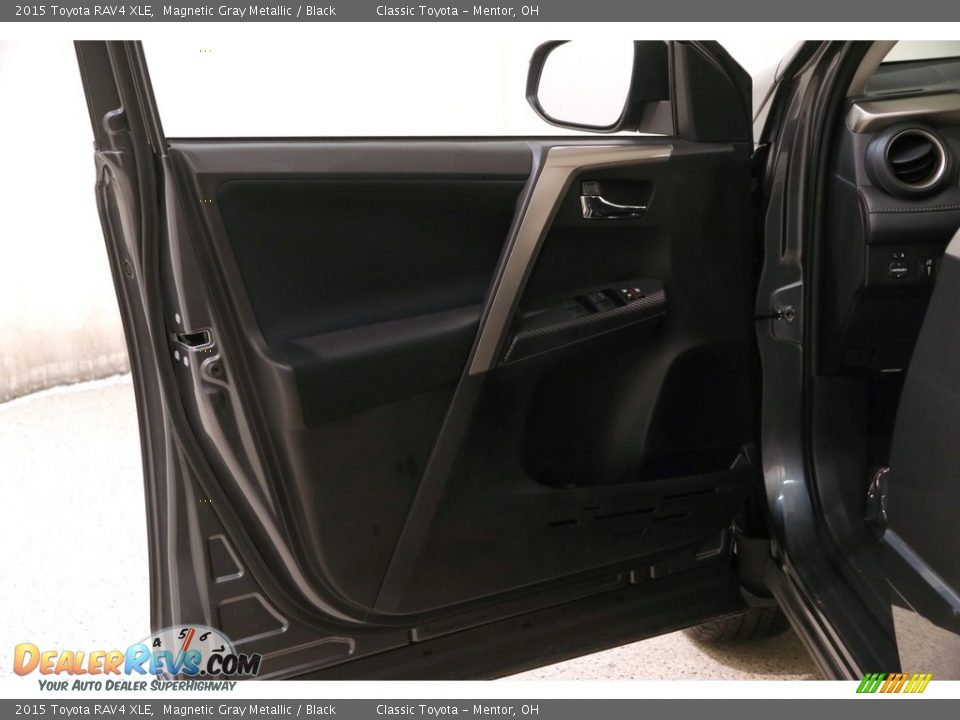 2015 Toyota RAV4 XLE Magnetic Gray Metallic / Black Photo #4