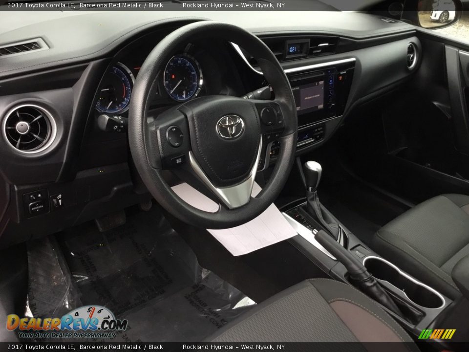 2017 Toyota Corolla LE Barcelona Red Metalic / Black Photo #10