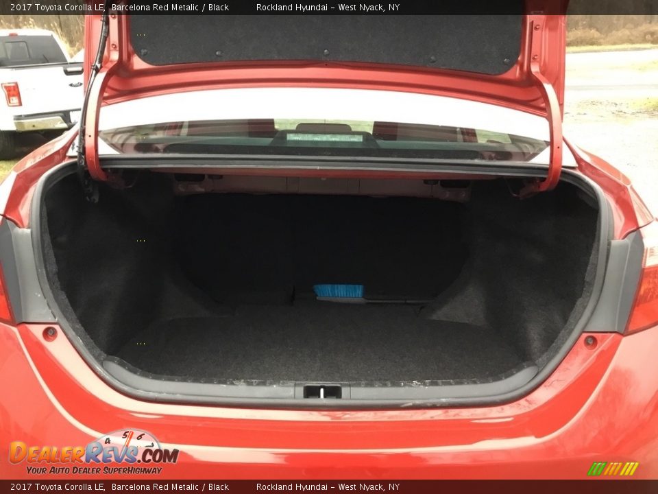 2017 Toyota Corolla LE Barcelona Red Metalic / Black Photo #22