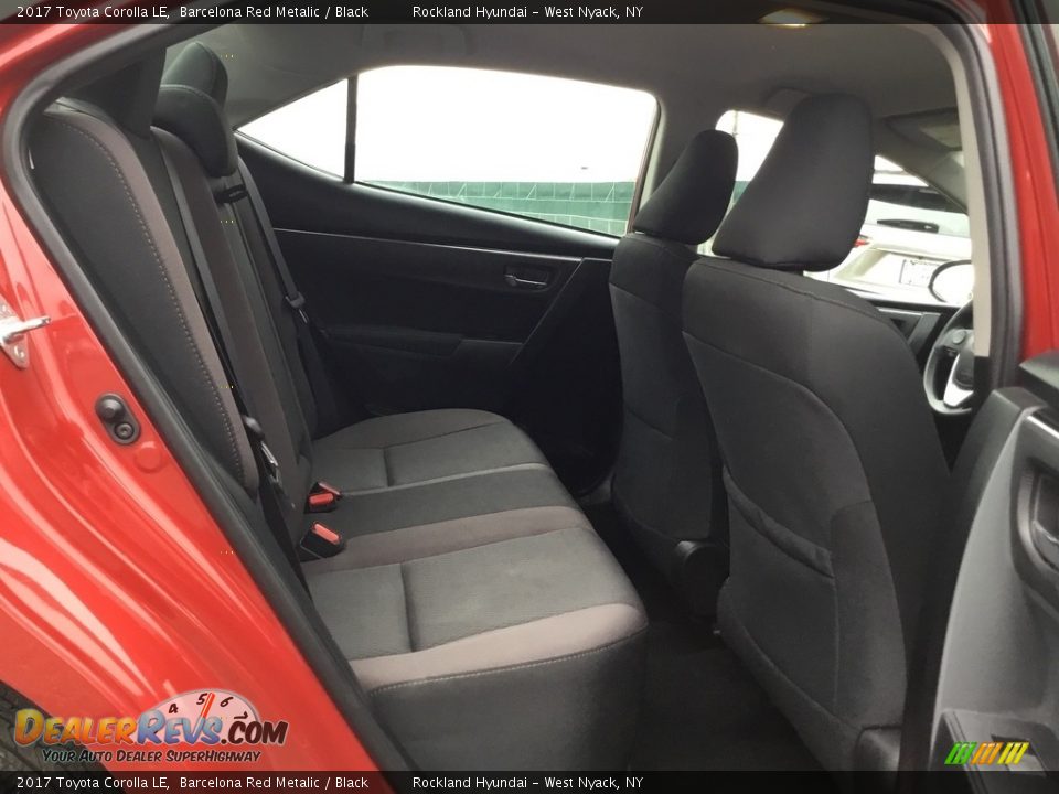 2017 Toyota Corolla LE Barcelona Red Metalic / Black Photo #24