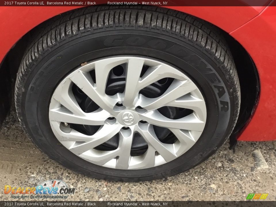2017 Toyota Corolla LE Barcelona Red Metalic / Black Photo #28