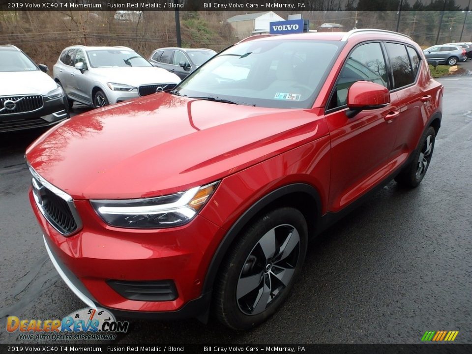 2019 Volvo XC40 T4 Momentum Fusion Red Metallic / Blond Photo #8