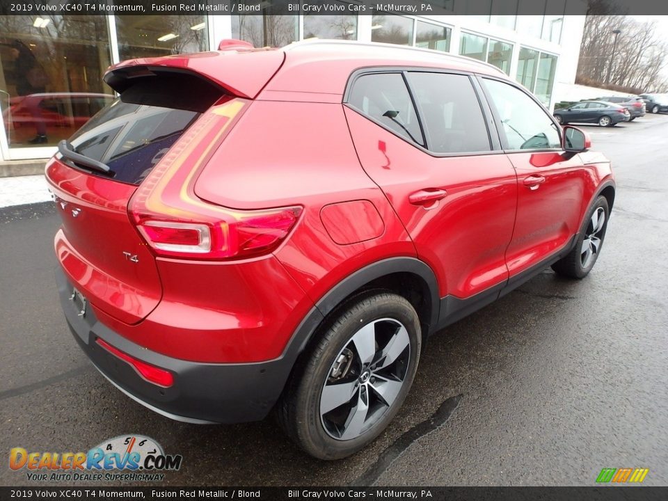 2019 Volvo XC40 T4 Momentum Fusion Red Metallic / Blond Photo #3