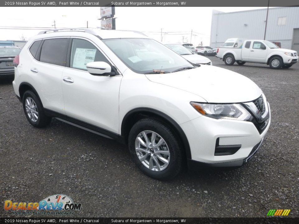 2019 Nissan Rogue SV AWD Pearl White / Charcoal Photo #1