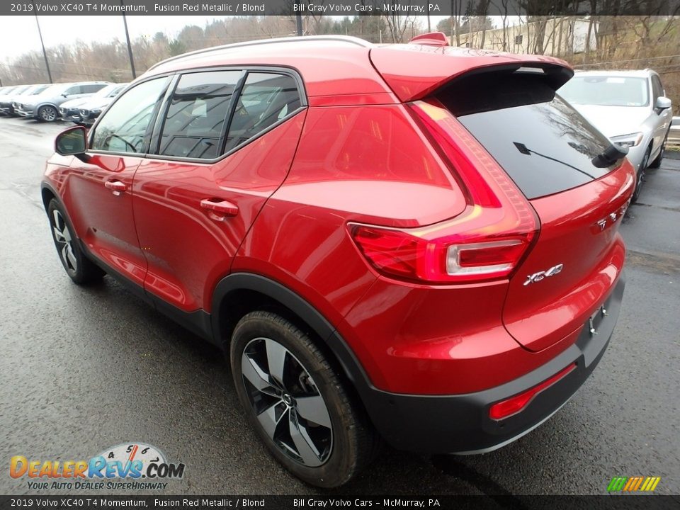 2019 Volvo XC40 T4 Momentum Fusion Red Metallic / Blond Photo #6