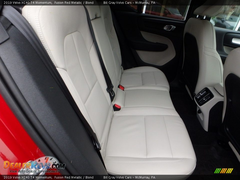 Rear Seat of 2019 Volvo XC40 T4 Momentum Photo #14