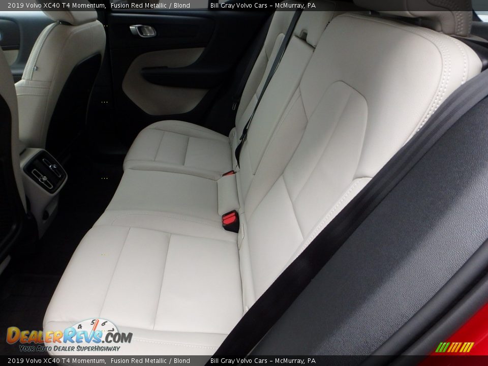 Rear Seat of 2019 Volvo XC40 T4 Momentum Photo #16