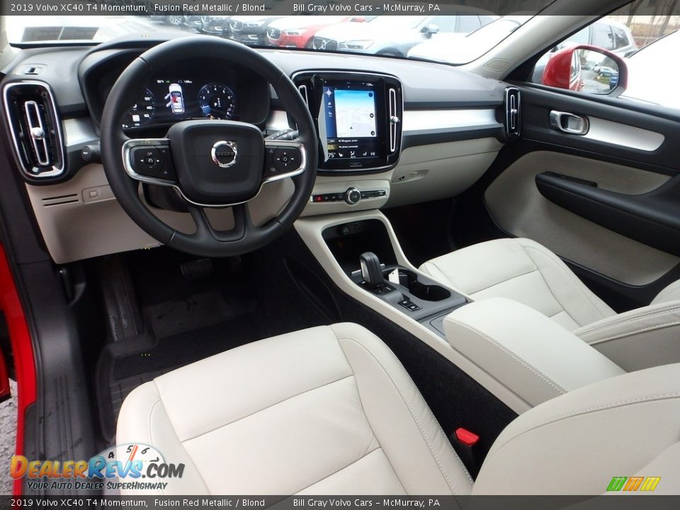 Blond Interior - 2019 Volvo XC40 T4 Momentum Photo #17