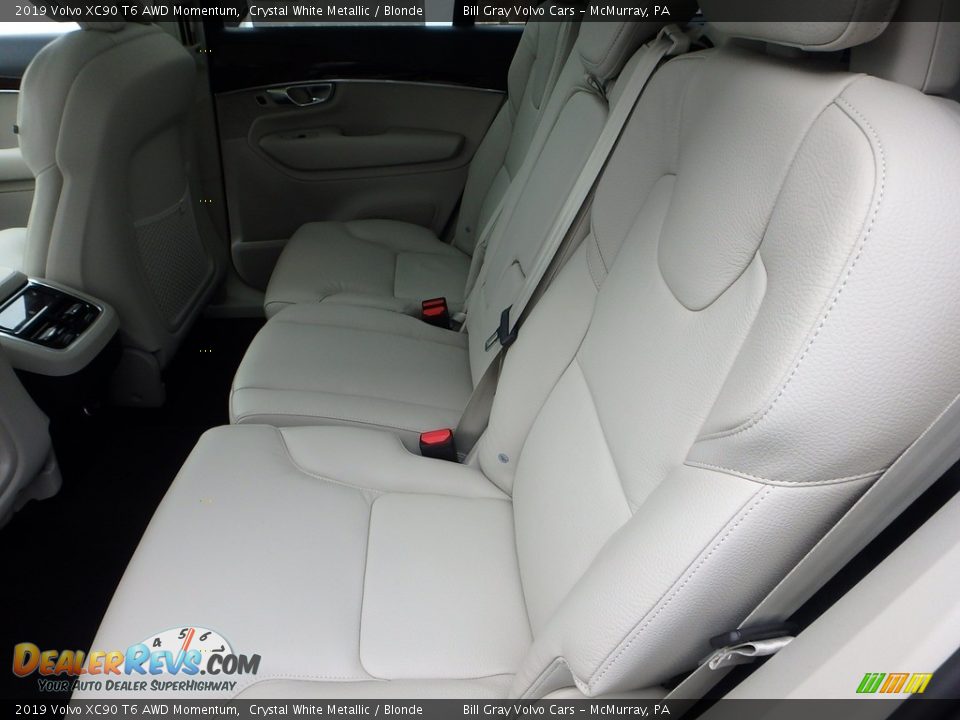 2019 Volvo XC90 T6 AWD Momentum Crystal White Metallic / Blonde Photo #8