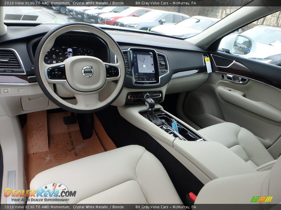 2019 Volvo XC90 T6 AWD Momentum Crystal White Metallic / Blonde Photo #10
