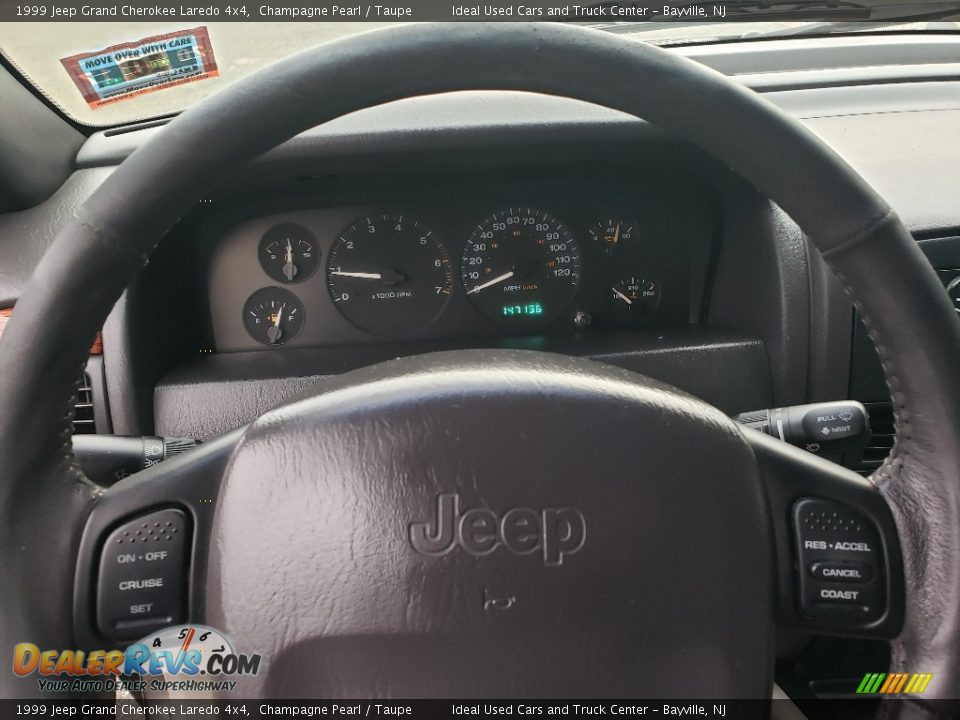 1999 Jeep Grand Cherokee Laredo 4x4 Champagne Pearl / Taupe Photo #25