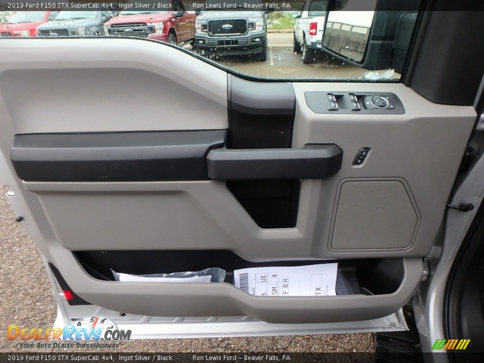 Door Panel of 2019 Ford F150 STX SuperCab 4x4 Photo #15