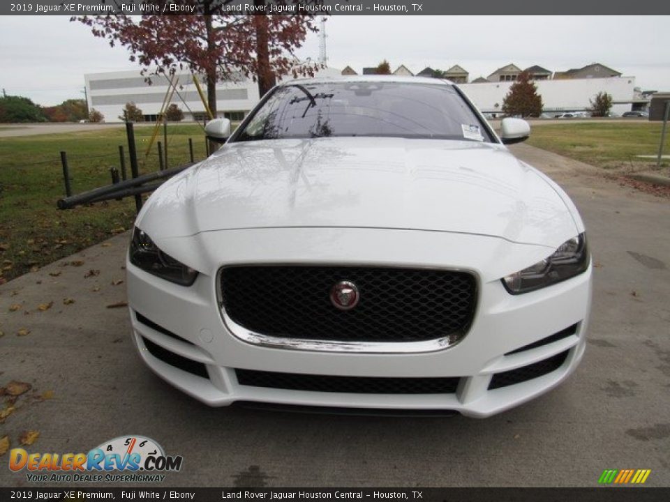 2019 Jaguar XE Premium Fuji White / Ebony Photo #9