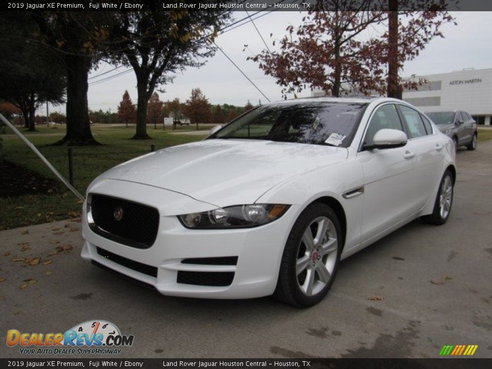 2019 Jaguar XE Premium Fuji White / Ebony Photo #10