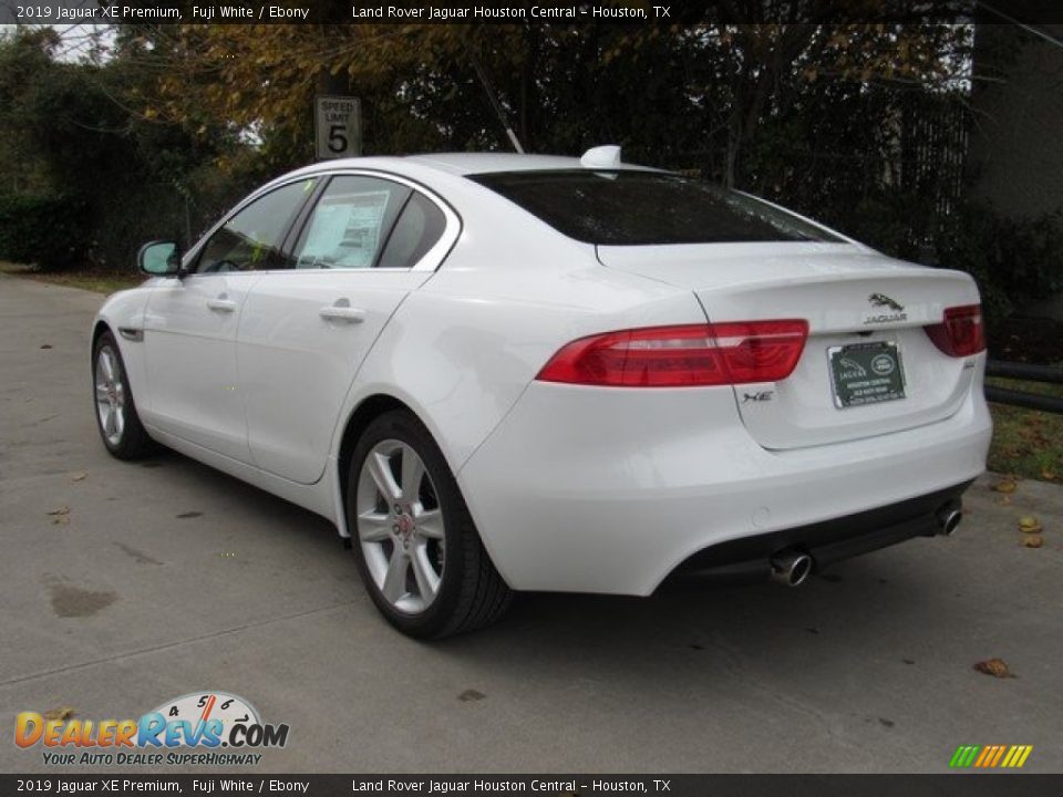 2019 Jaguar XE Premium Fuji White / Ebony Photo #12