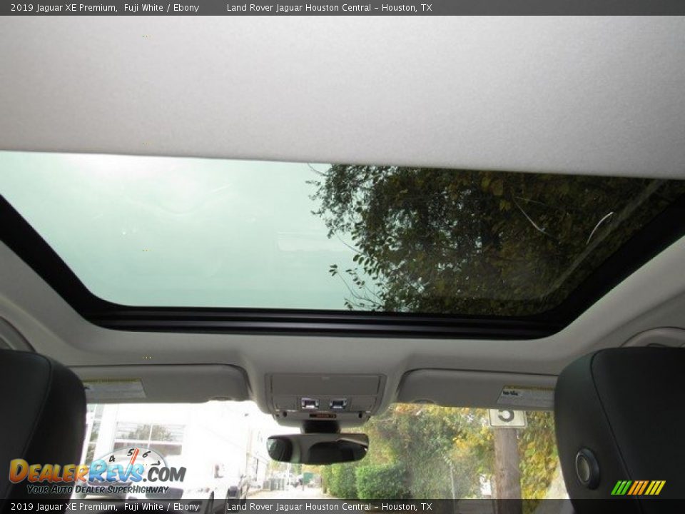 Sunroof of 2019 Jaguar XE Premium Photo #17