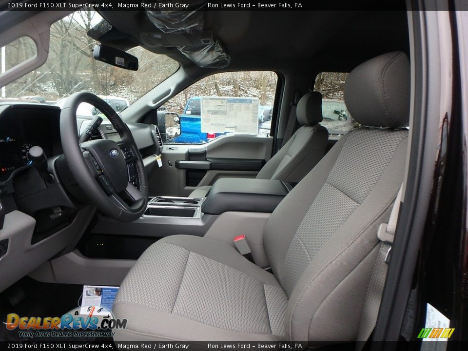 Front Seat of 2019 Ford F150 XLT SuperCrew 4x4 Photo #10
