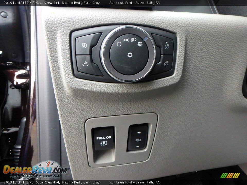 Controls of 2019 Ford F150 XLT SuperCrew 4x4 Photo #14