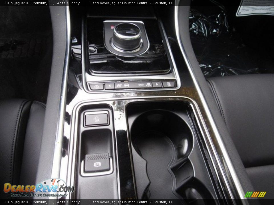 2019 Jaguar XE Premium Shifter Photo #32