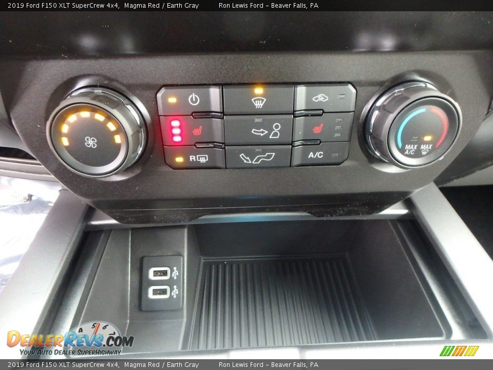 Controls of 2019 Ford F150 XLT SuperCrew 4x4 Photo #19