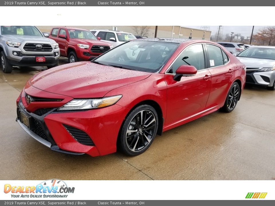 Front 3/4 View of 2019 Toyota Camry XSE Photo #1