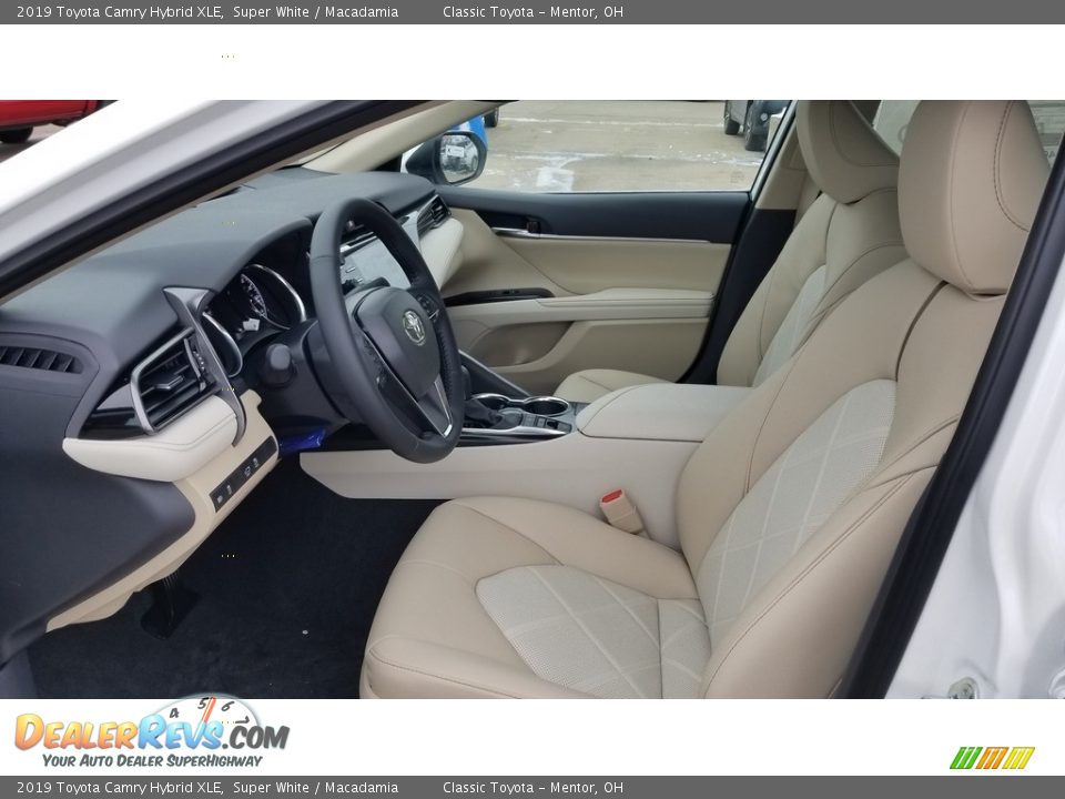 Macadamia Interior - 2019 Toyota Camry Hybrid XLE Photo #2