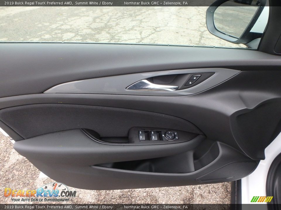 Door Panel of 2019 Buick Regal TourX Preferred AWD Photo #14