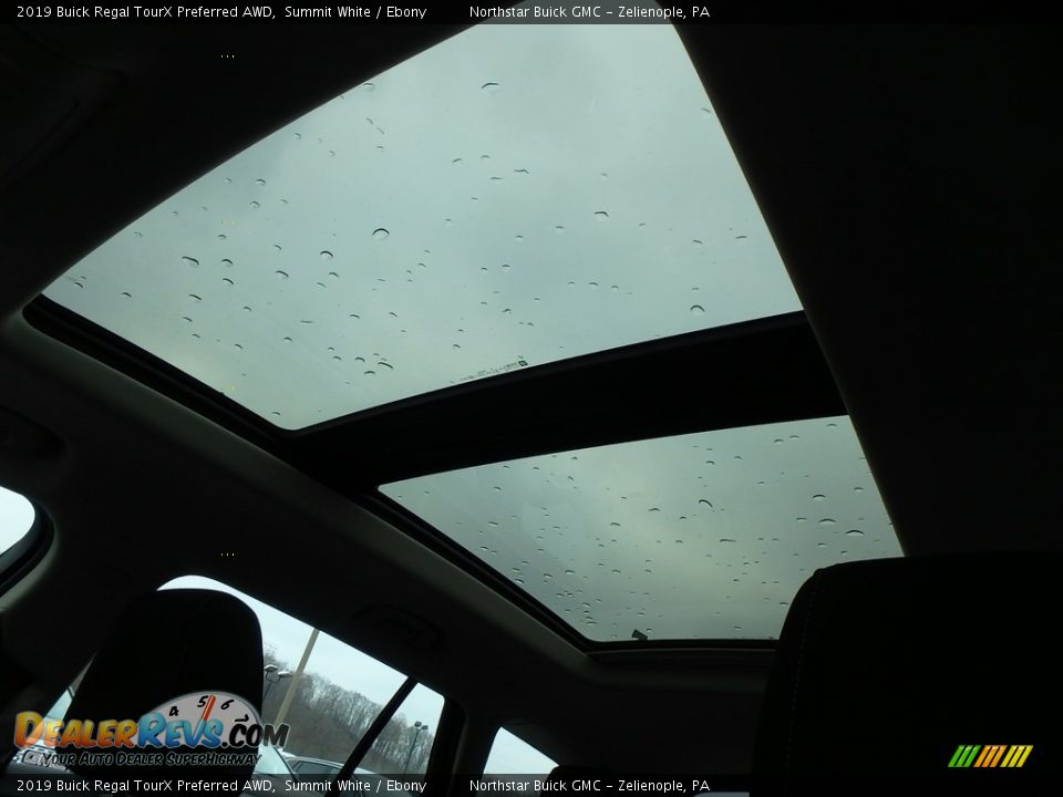 Sunroof of 2019 Buick Regal TourX Preferred AWD Photo #17