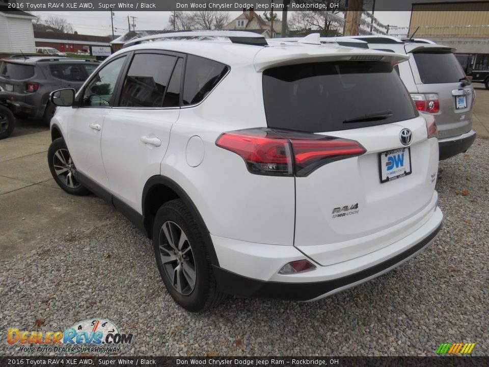 2016 Toyota RAV4 XLE AWD Super White / Black Photo #13