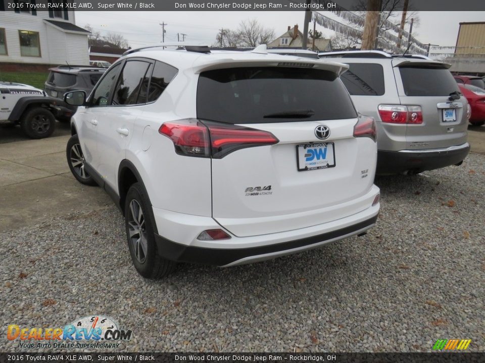 2016 Toyota RAV4 XLE AWD Super White / Black Photo #14