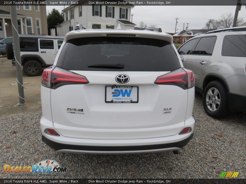 2016 Toyota RAV4 XLE AWD Super White / Black Photo #15