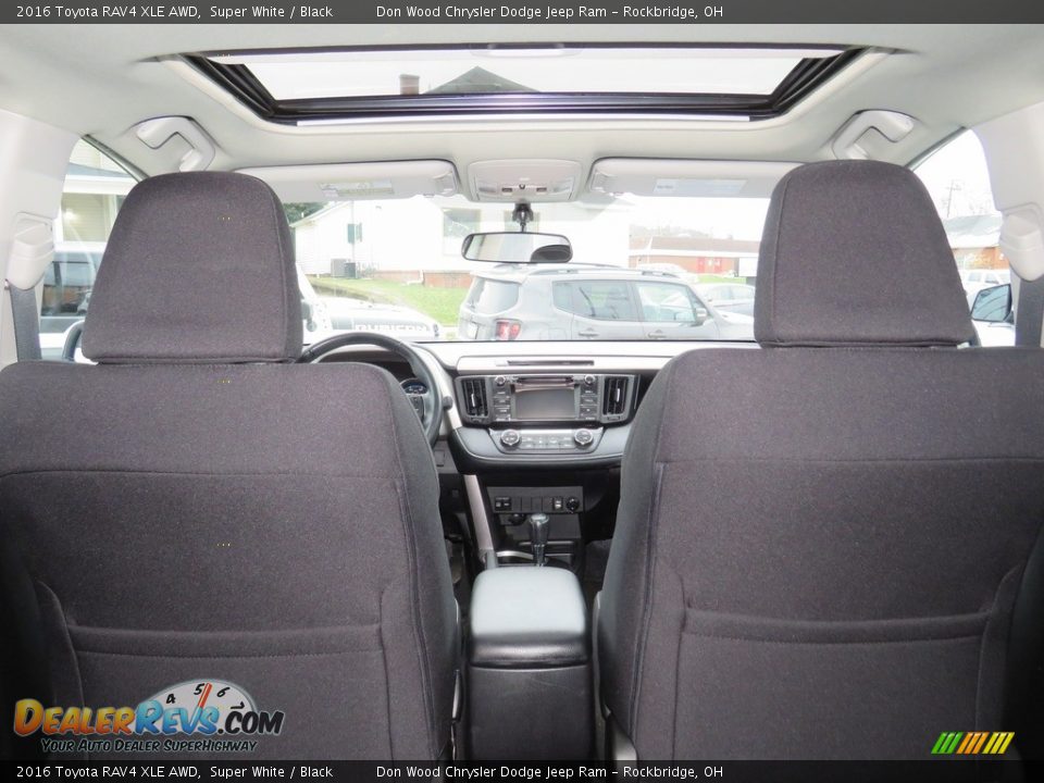 2016 Toyota RAV4 XLE AWD Super White / Black Photo #18