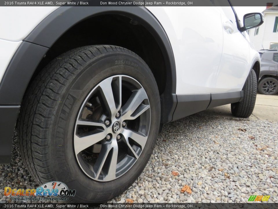 2016 Toyota RAV4 XLE AWD Super White / Black Photo #22