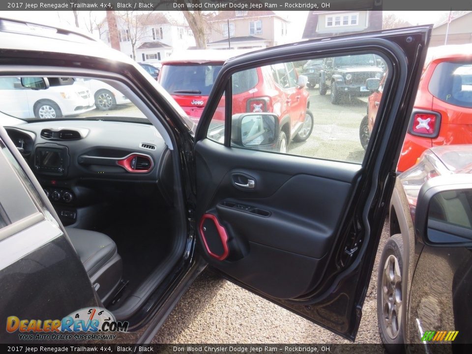 2017 Jeep Renegade Trailhawk 4x4 Black / Black Photo #13