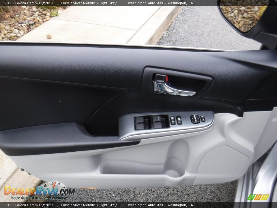 2012 Toyota Camry Hybrid XLE Classic Silver Metallic / Light Gray Photo #10
