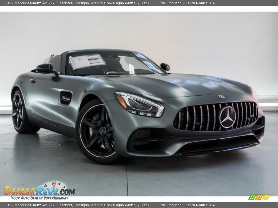 Front 3/4 View of 2019 Mercedes-Benz AMG GT Roadster Photo #14